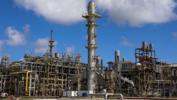 Câmara aprova redução de tributos para indústria química